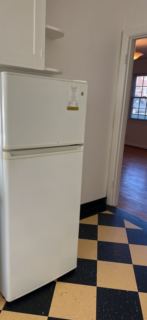 Building Photo - Be a Star in our Vintage 1 Bedroom Hollywood Apartment