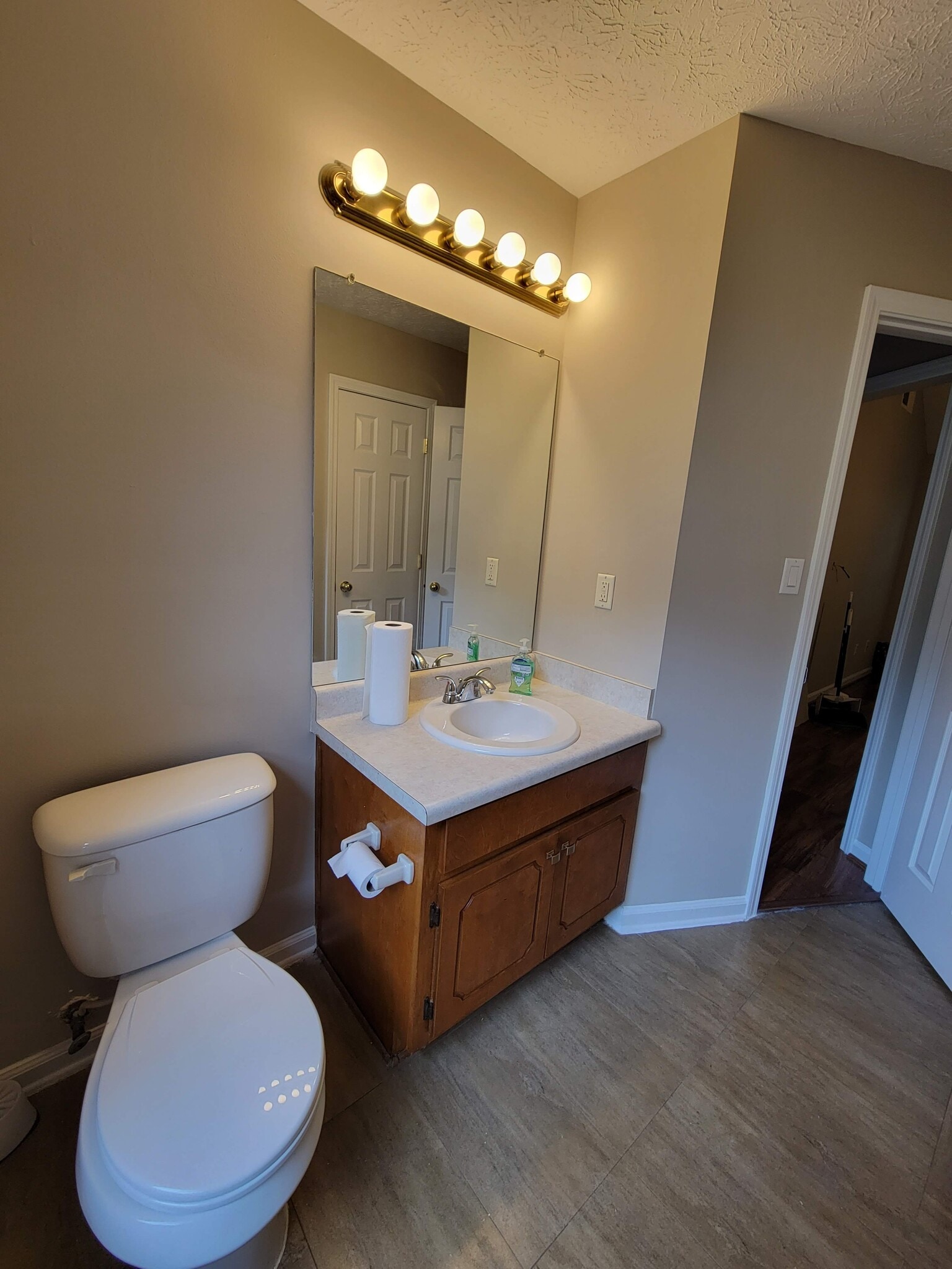 Bathroom beside Bedroom #1 and #2 - 119 Bay Court Dr
