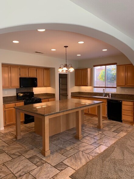 Building Photo - 84126 Canzone Dr