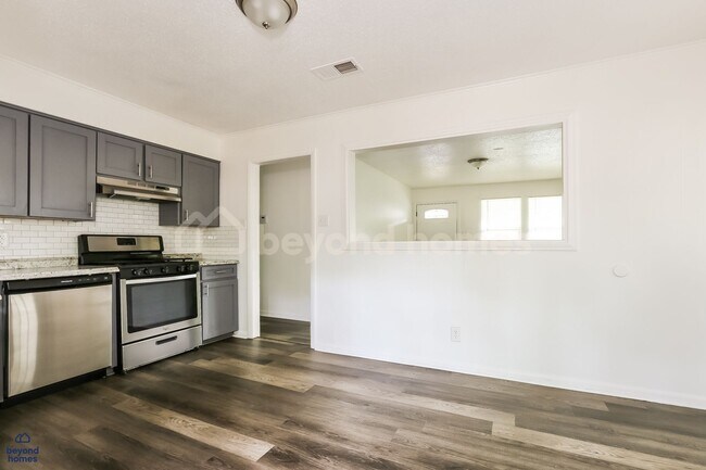 Building Photo - Welcome to your absolutely adorable, move-...