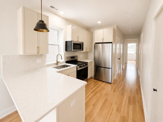 Building Photo - 3136 N Ridgeway Ave