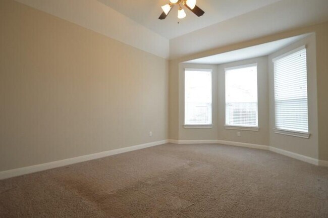 Building Photo - 2211 Hidden Meadow Ln