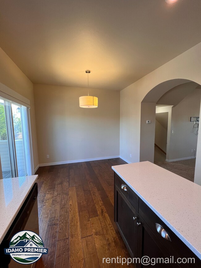 Building Photo - 8834 W Pine Valley Ln