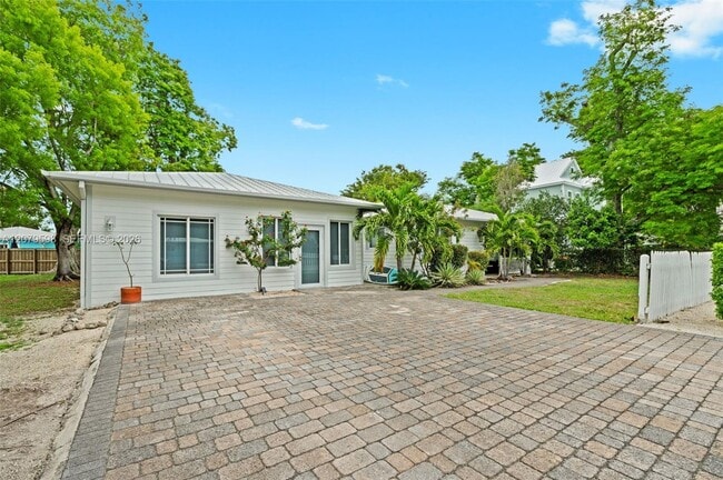 Building Photo - 4 Transylvania Ave