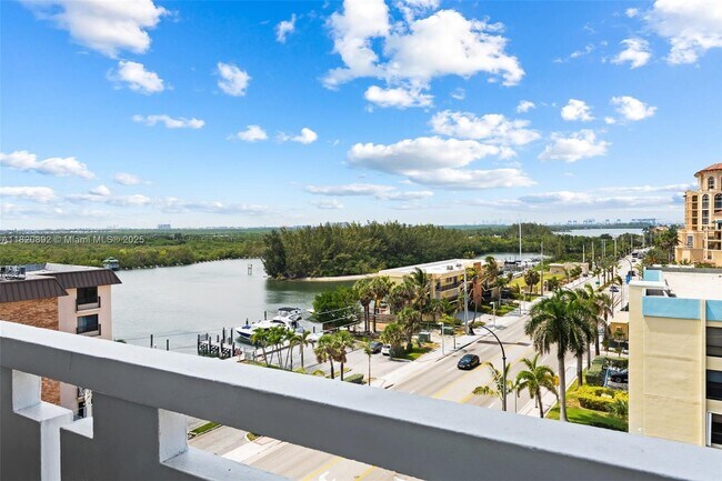 Building Photo - 3111 N Ocean Dr