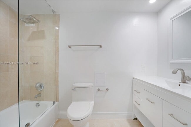 Building Photo - 5101 Collins Ave