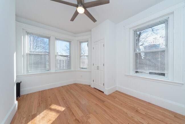 Building Photo - 175 Hemenway St