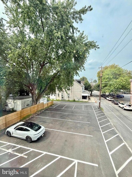 Building Photo - 151 N York St