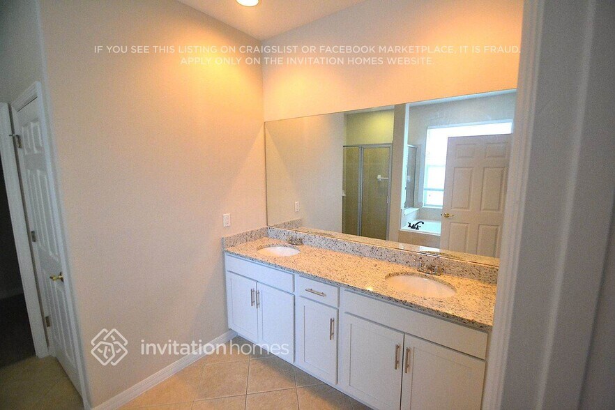 Building Photo - 12837 Cloverdale Ln