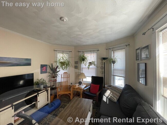 Building Photo - 11-15 Orrin St Unit #2