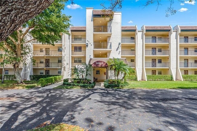 Building Photo - 9430 Poinciana Pl