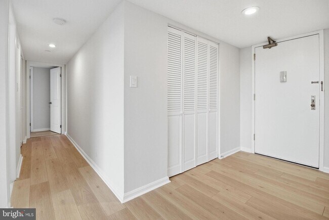 Building Photo - 3713 S George Mason Dr