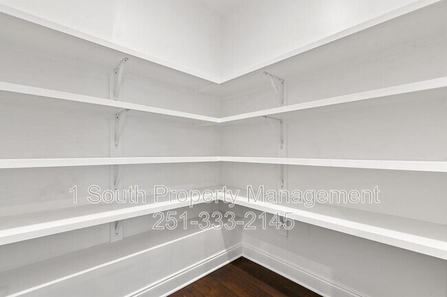 Building Photo - 925 Charleston Loop