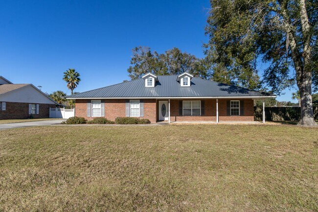 Building Photo - Charming 3BR/2BA Brick Home in the Heart o...