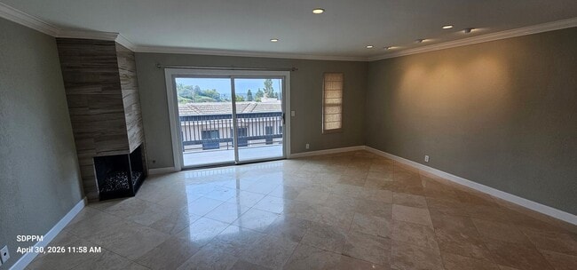 Building Photo - SAN DIEGO / BAY HO - Remodeled Nice 2 Bedroom & 2.5 Bath Townhouse.  AVAILABLE NOW!
