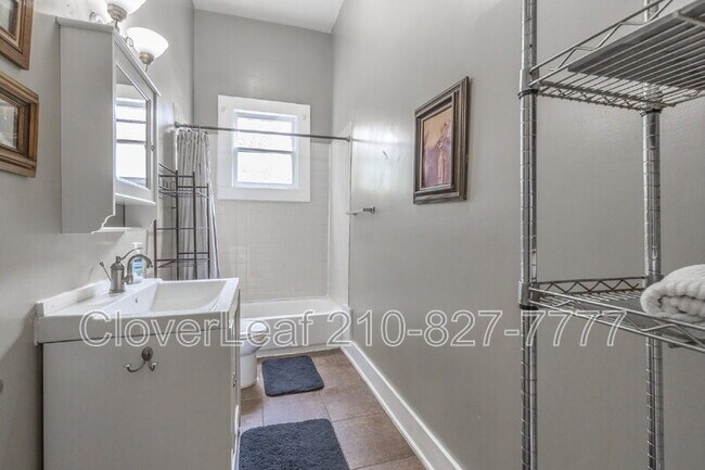 Building Photo - 405 Florida St