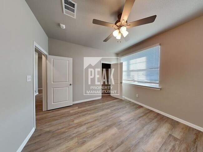 Building Photo - BRAND NEW Willow Crossing Townhomes for Re...