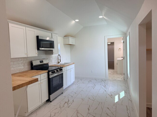 Building Photo - Cute 2 bedroom home in Prague!