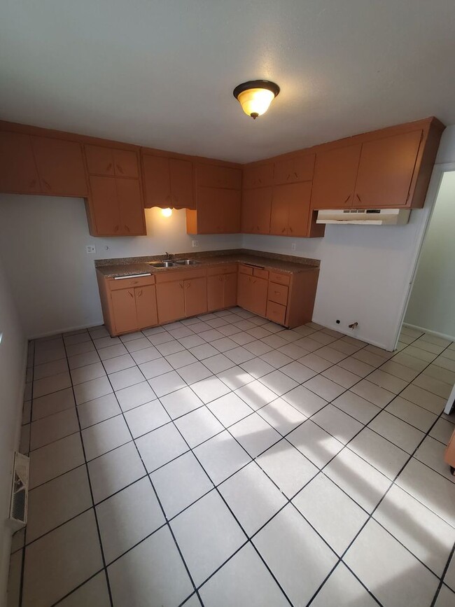 Primary Photo - 5541-5543 N 35th St. (Duplex)