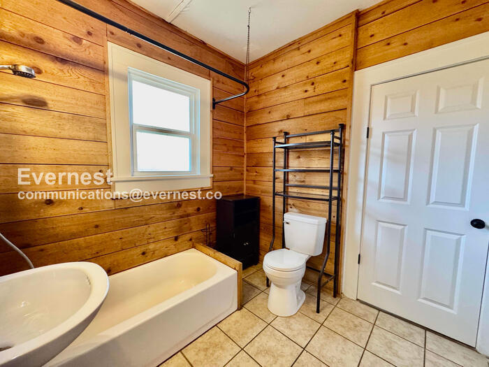 Building Photo - 1516 W Bowen Pl