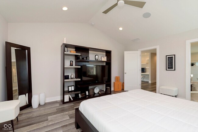 Building Photo - 429 W 86th St