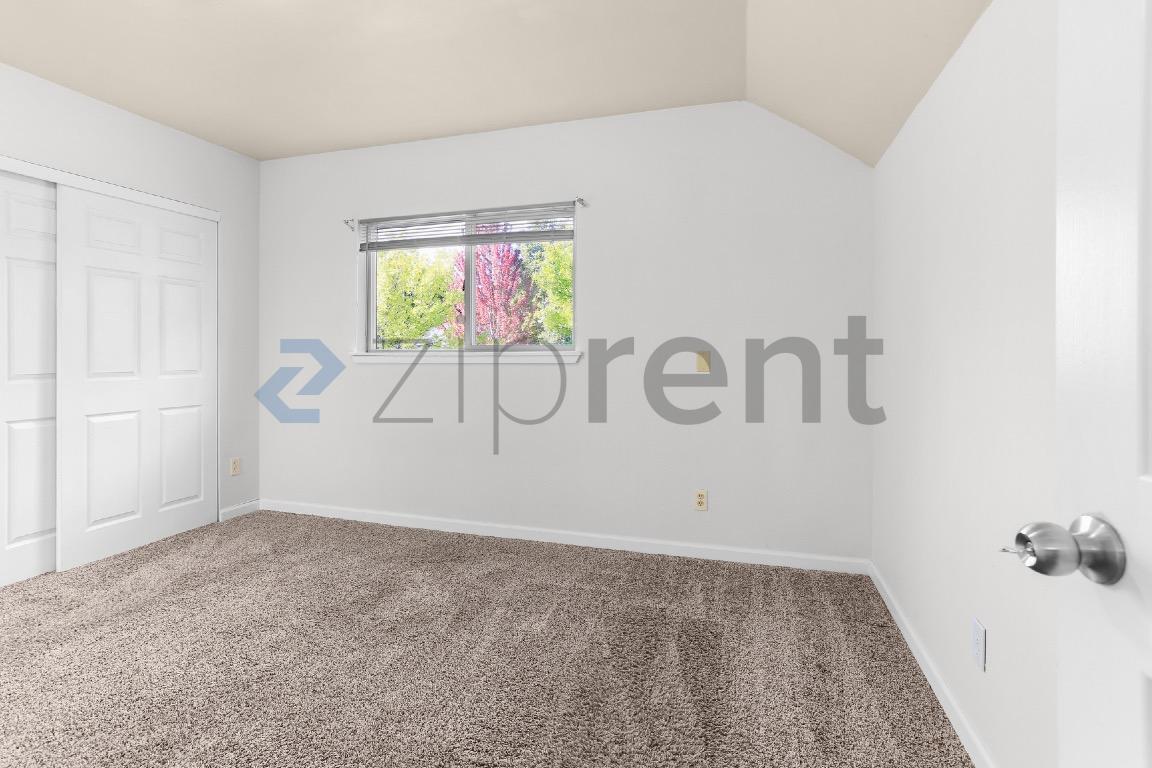 Building Photo - Unit