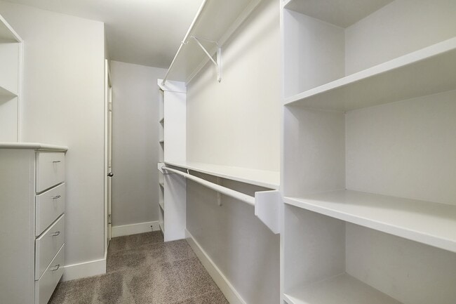Building Photo - 425 W 26th St
