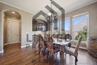 Building Photo - Stunning and Beautiful 4 bed, 4 bath home in Bixby!!!