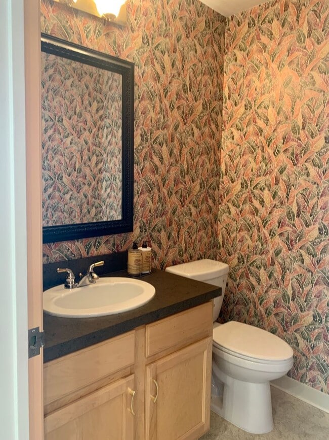 Building Photo - 635 SE Linn St