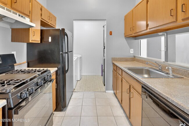 Building Photo - 138 Aster Ct