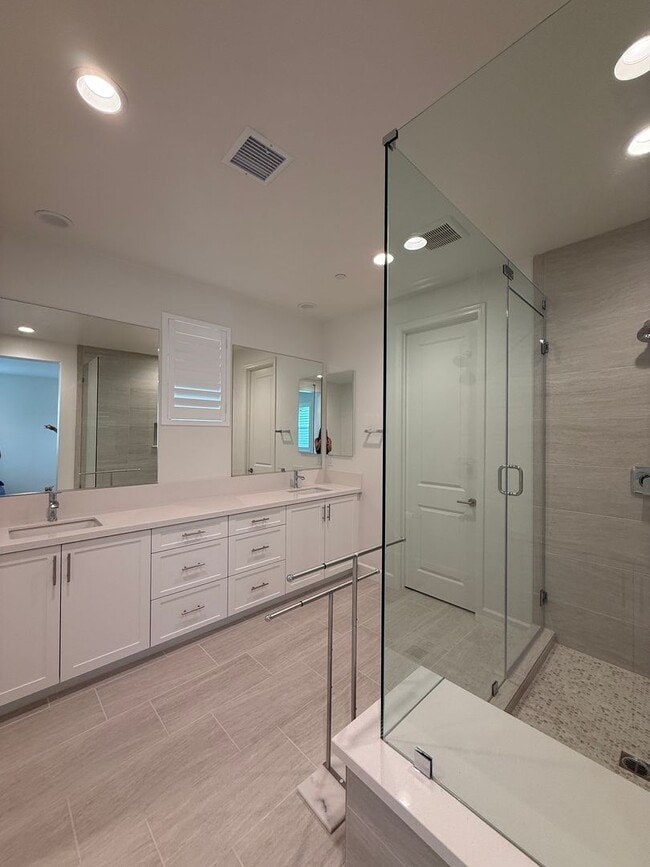Building Photo - Gorgeous New Build in East Ventura
