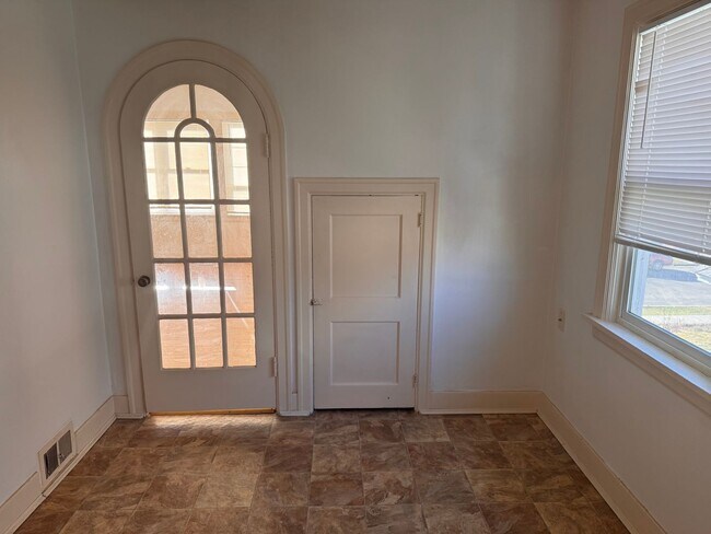 Building Photo - 2722 W Sinto Ave