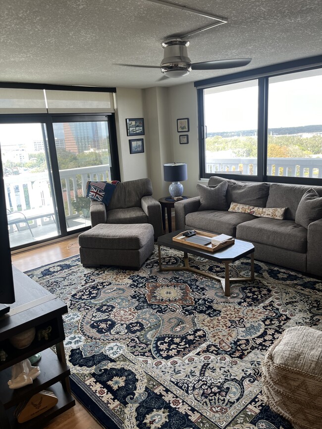 living room - 400 E Colonial Dr