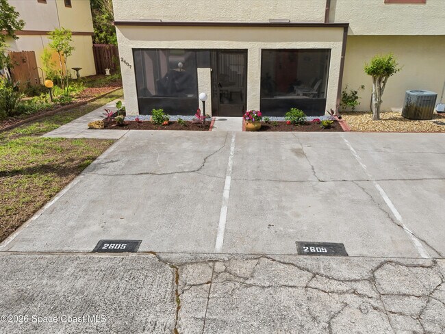 Building Photo - 2605 S Park Ave