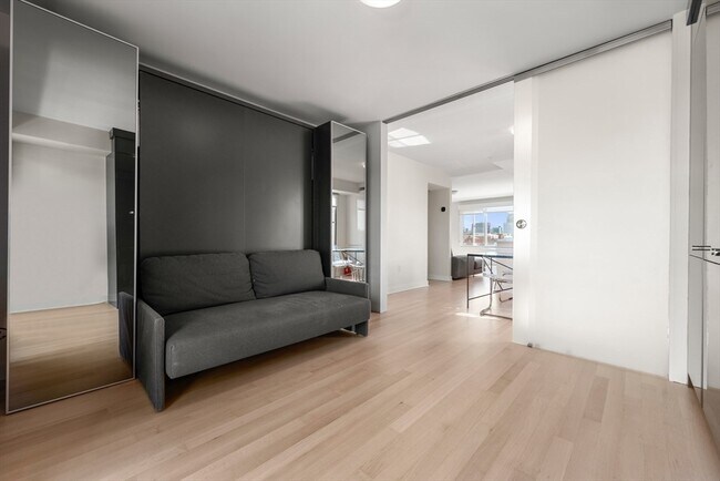 Building Photo - 280 Harvard St