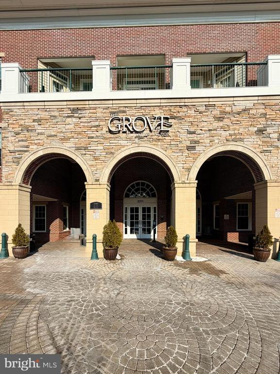 Building Photo - 2321 25th St S