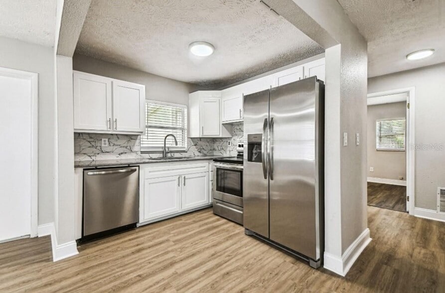 Building Photo - 10215 N 23rd St