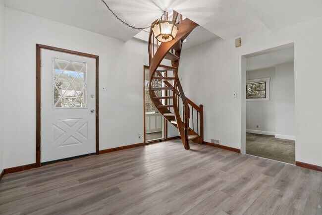 Building Photo - 67 Oregon Ave