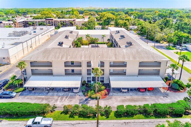 Building Photo - 215 Valencia Blvd