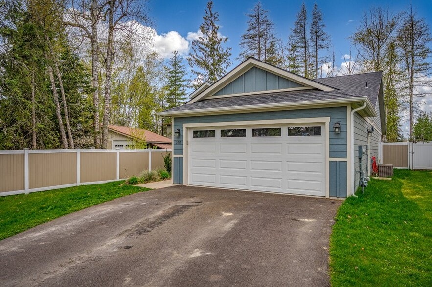 Building Photo - 195 Jasper Loop
