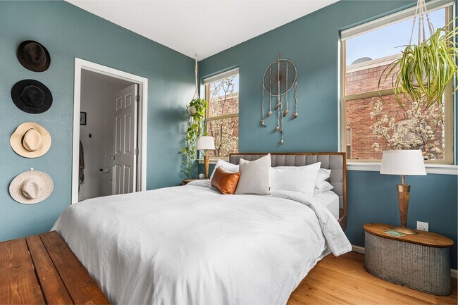 Building Photo - Modern 2-Bed, 2.5-Bath Corner Unit in Arva...