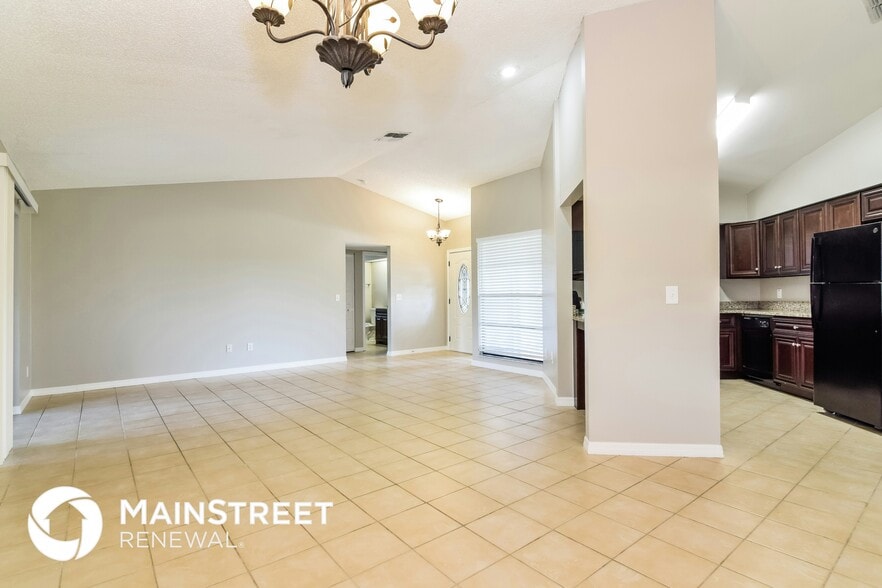 Building Photo - 1805 Lk Crst Ave