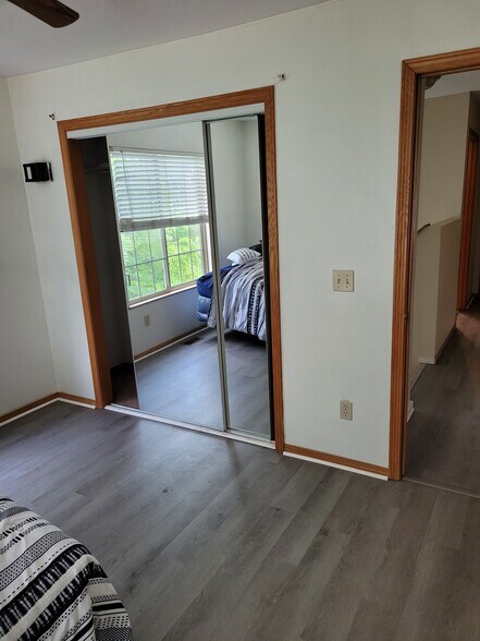 Upstairs bedroom - 1275 Redpine Way