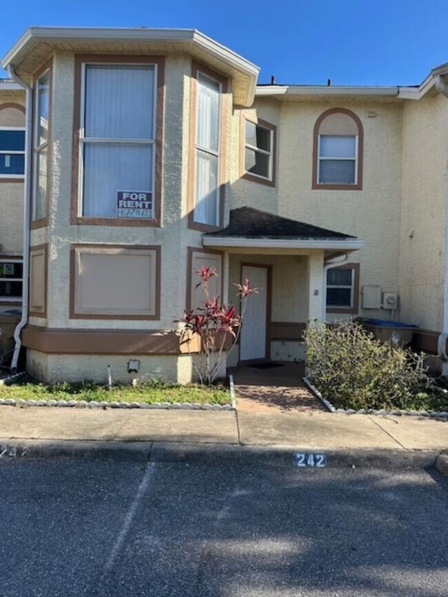 Building Photo - Spacious Townhome  with Stunning Water Views