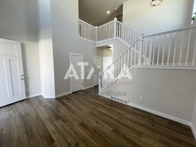 Building Photo - 1754 Oakwood Ln