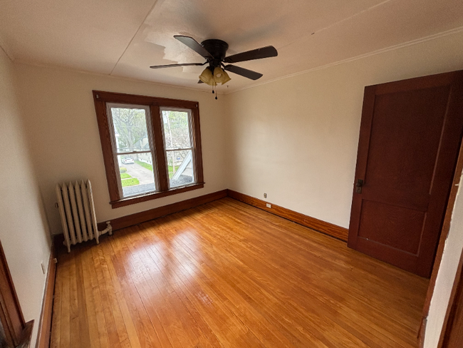 Building Photo - 356 S Edwards Ave