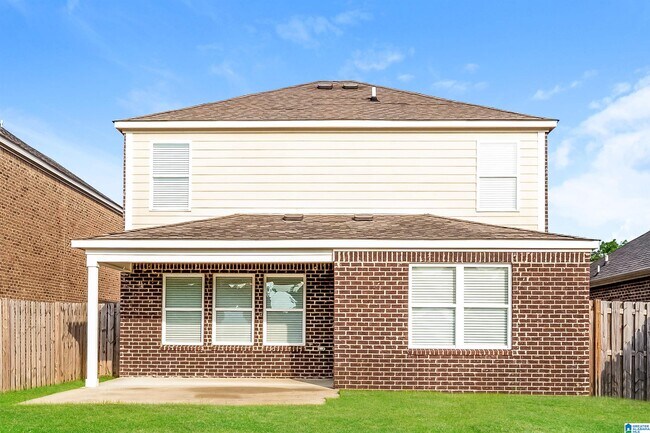 Building Photo - 560 Reading Ln