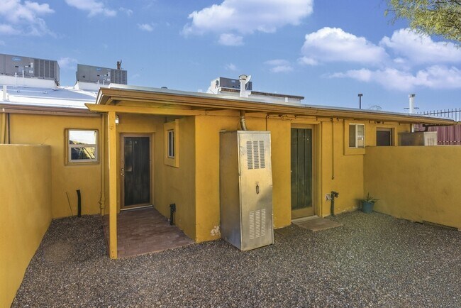 Building Photo - 839 S 8th Ave