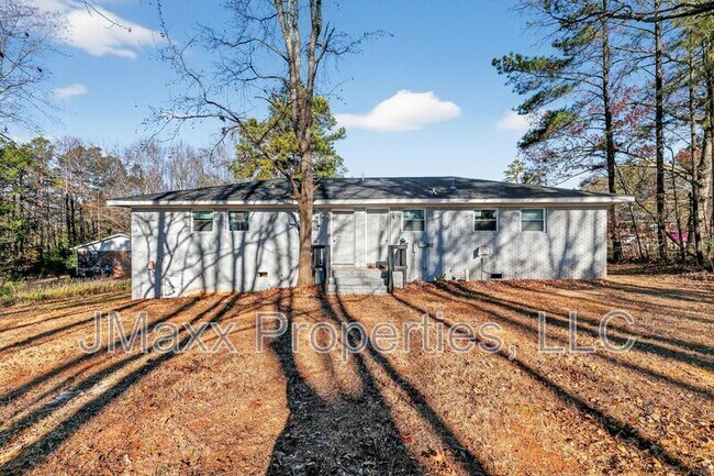 Building Photo - 7 Roper Dr