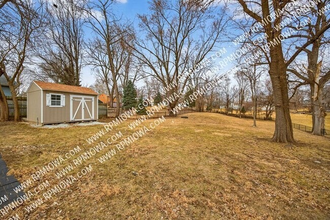 Building Photo - 6717 Roseland Dr